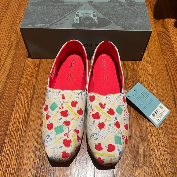NWT - Teacher TOMS - Picture 1 of 3